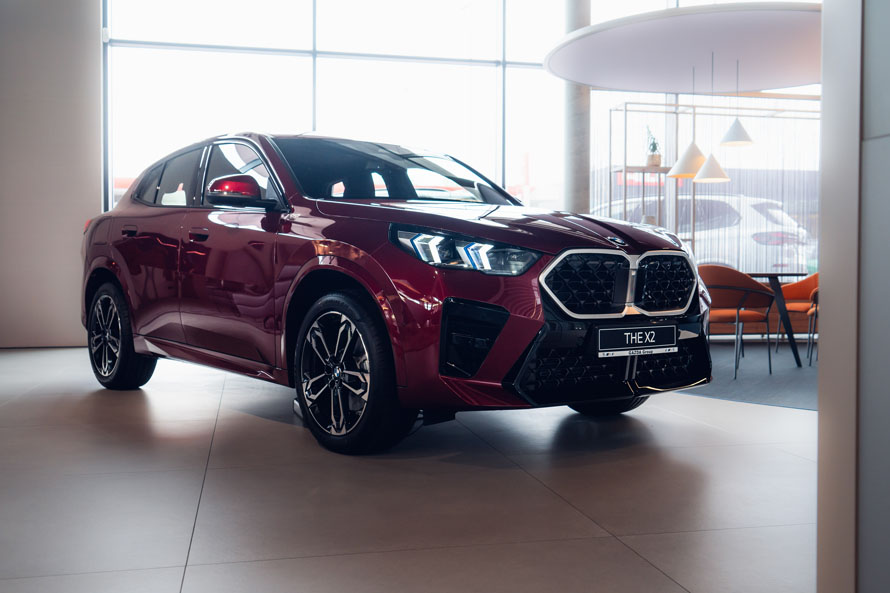 BMW X2.